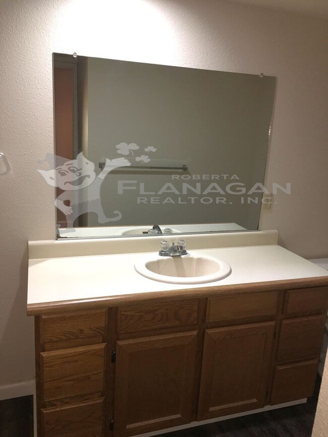 Building Photo - 3057 W Queens Cir