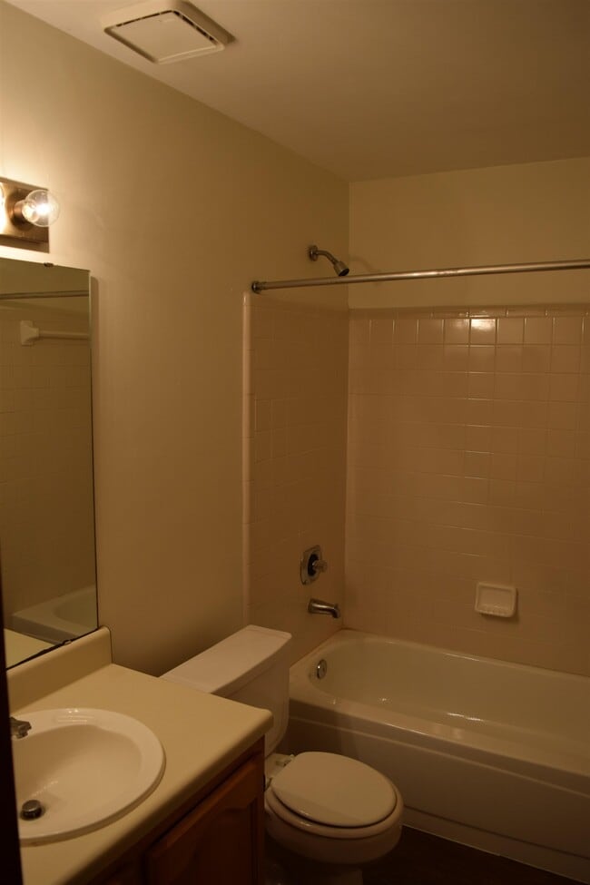 Building Photo - 2646 Millbank Dr