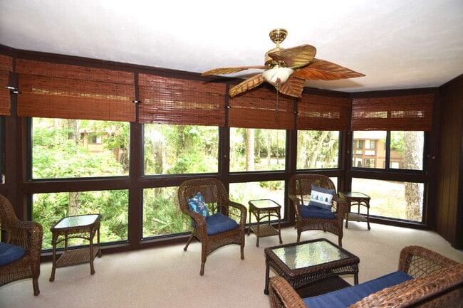 Building Photo - Second floor condo 2/1.5 located at the Fa...
