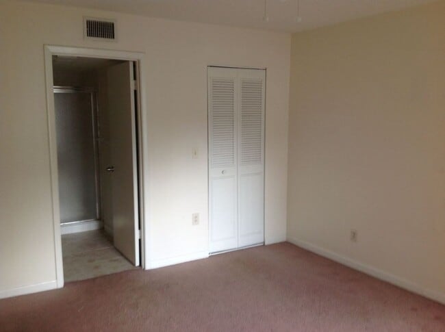Building Photo - 954 Courtyard Ln