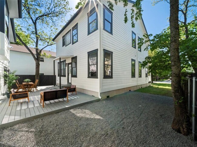 Building Photo - 5209 Evans Ave