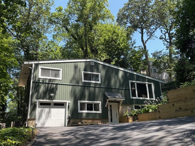 Primary Photo - 409 Adams St