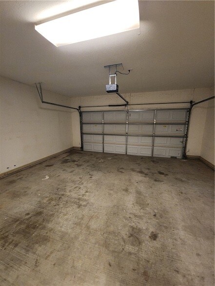 Building Photo - 3920 Park Hurst Dr