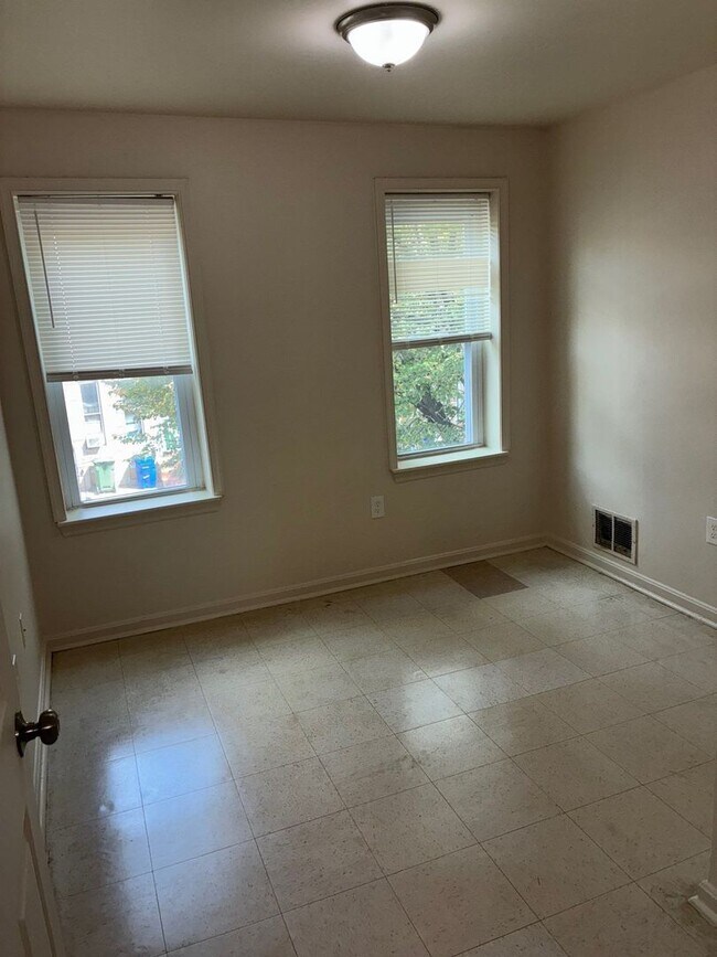 Building Photo - 428 S Gilmor St