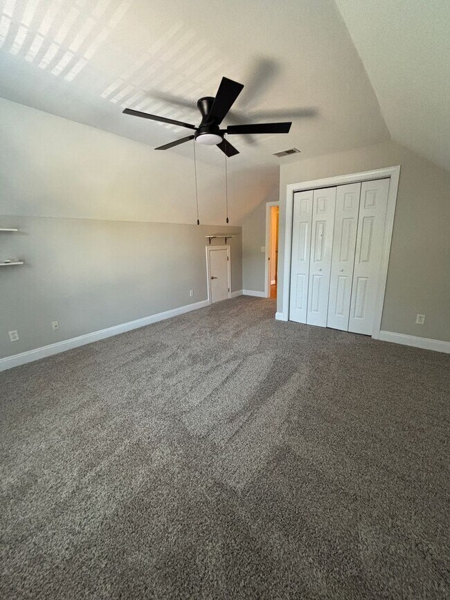 Building Photo - 522 Saint Helene Ct