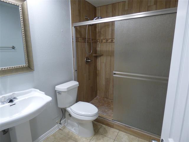 Building Photo - 5016 Roberts Dr