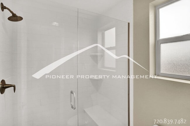 Building Photo - Modern Home in desirable Northgate Colorad...