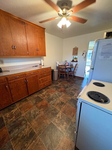 Building Photo - 901 E Scott St