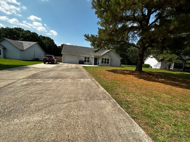 Building Photo - 68 Brierwood Cir