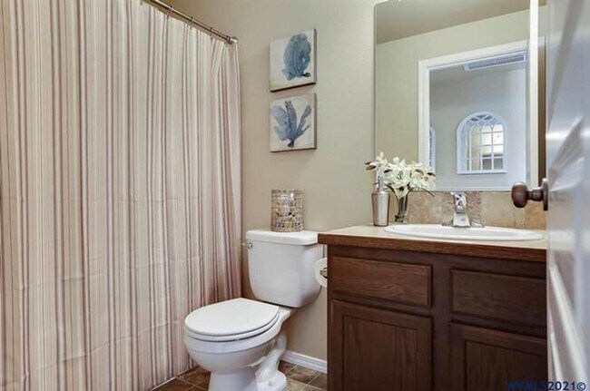 Building Photo - 848 NE Millstream Pl