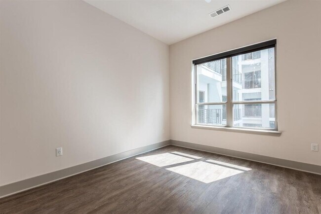 Building Photo - 299 W Gray St
