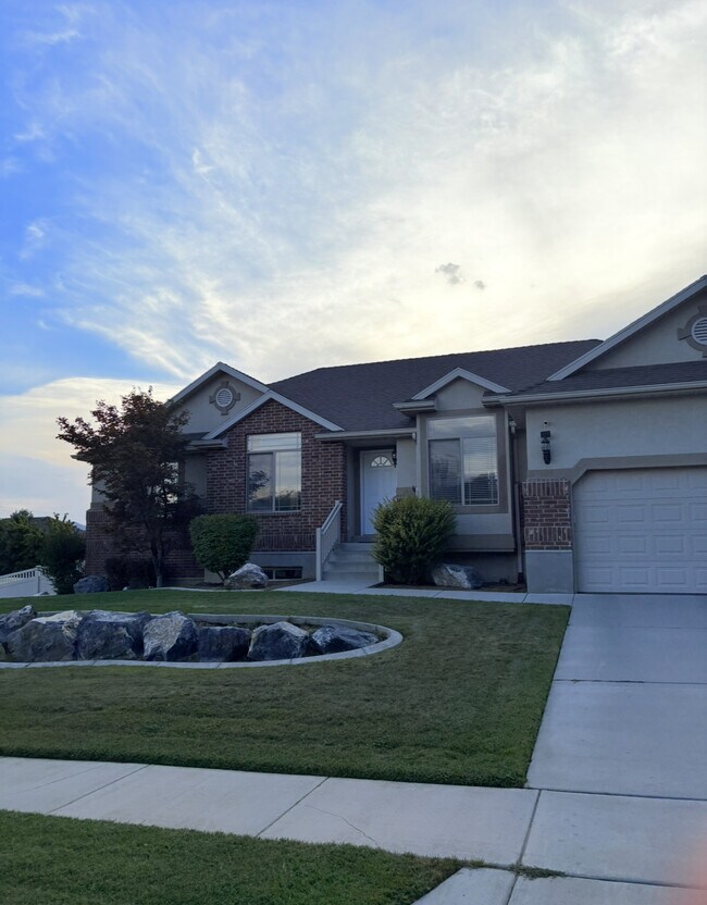 Building Photo - 351 N 1480 E