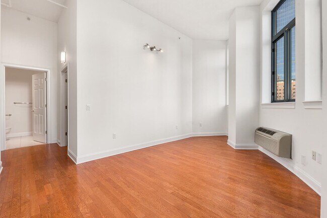 Building Photo - 311 Washington St