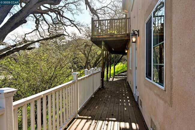 Building Photo - 105 Alamo Ranch Rd