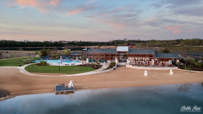 Building Photo - 2140 S Shore Dr