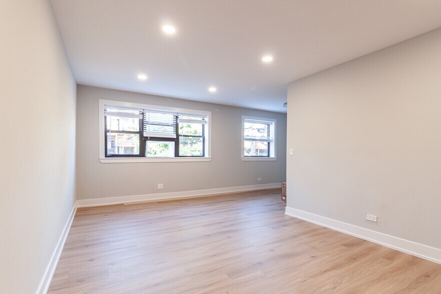 Building Photo - 520 W Aldine Ave