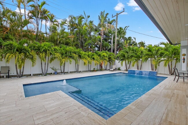 Building Photo - 711 NE 6th St