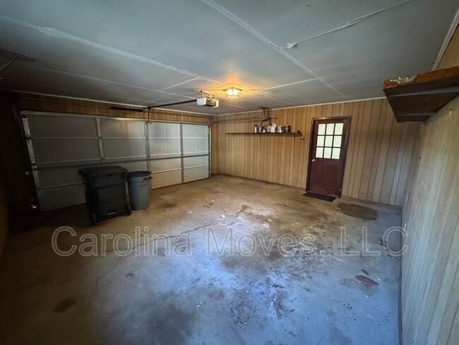 Building Photo - 502 Rosebud Ln