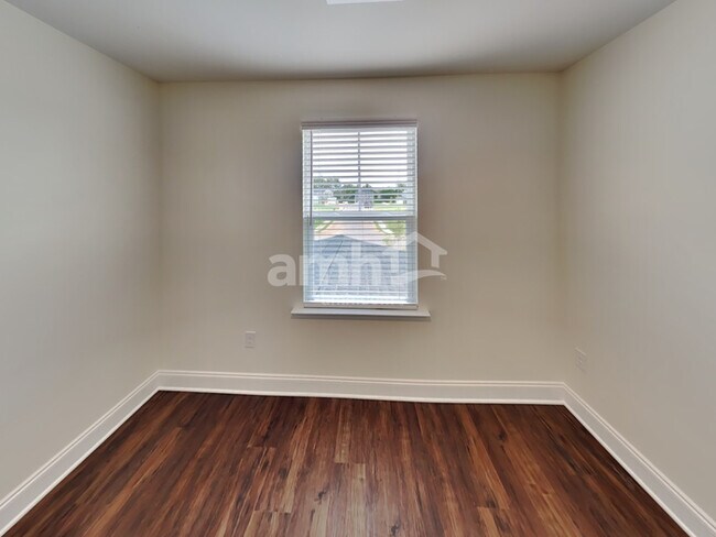 Building Photo - 5223 Valor Dr