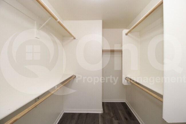 Building Photo - 5513 S 27th Dr