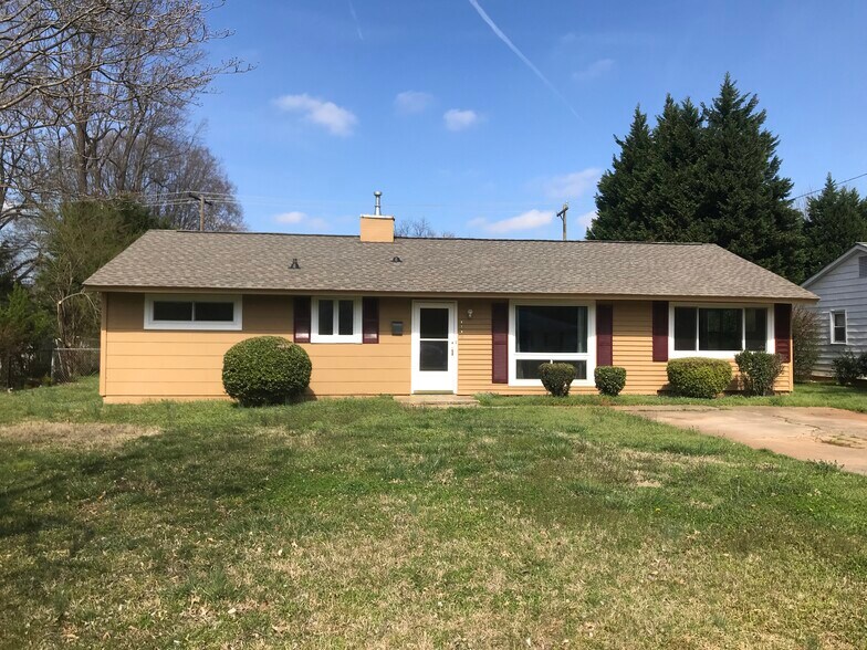 Front view - 2708 Lasalle St