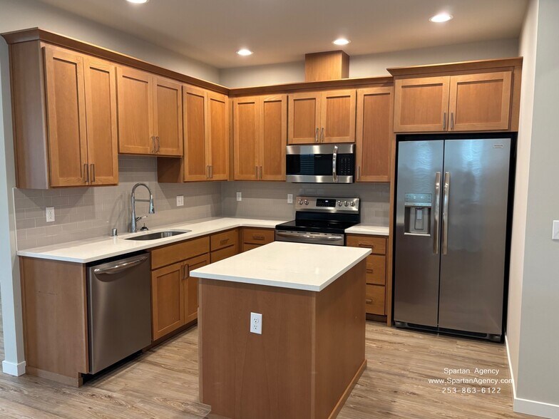 Building Photo - 507 15th St SE