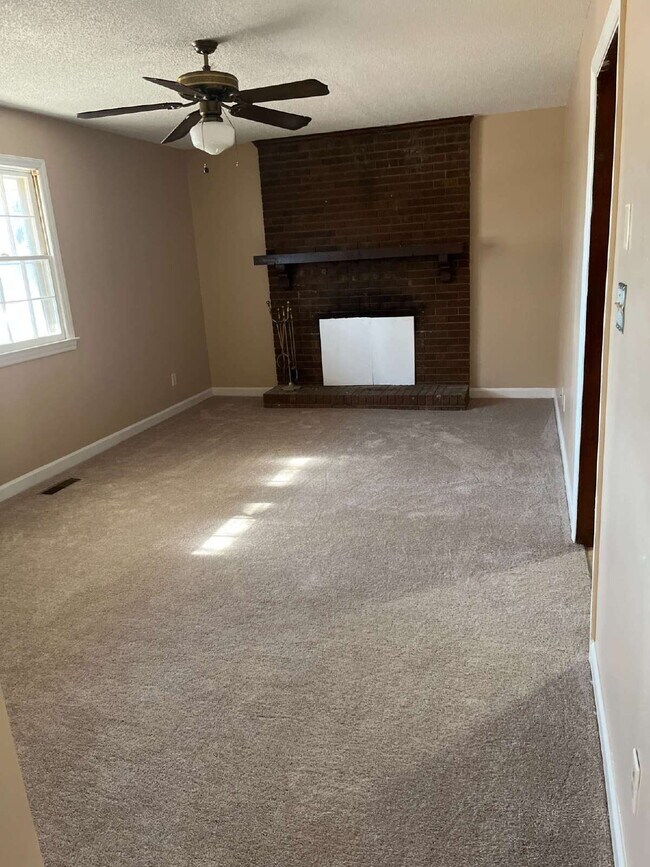 Building Photo - 3935 Yokley St