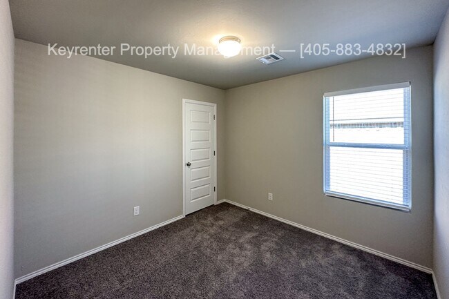 Building Photo - Gorgeous 4 Bed 2 Bath Home in Heart Of Yukon!