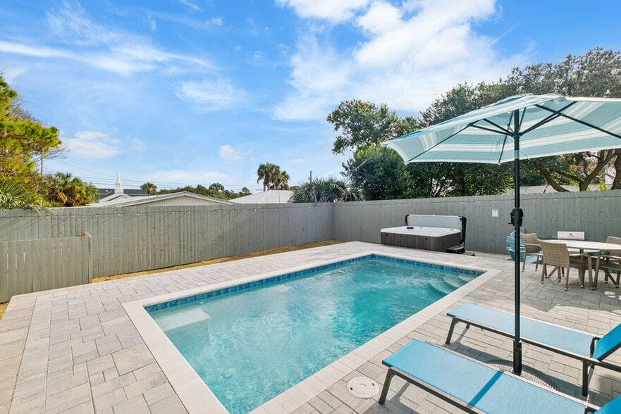 Building Photo - 238 Oleander Dr