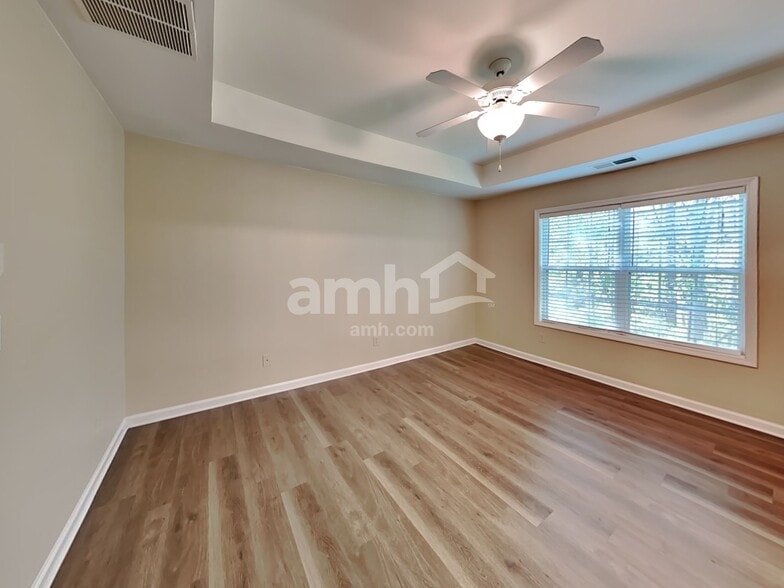 Building Photo - 208 Cole Ct