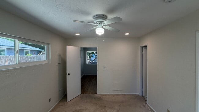 Building Photo - Concord Beautiful 1 bedroom 1 bathroom ADU updated kitchen, 2 car parking, fresh paint