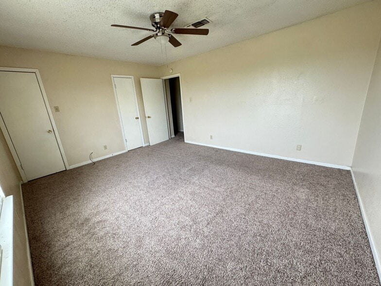 Building Photo - 1701 Cedarview Cir