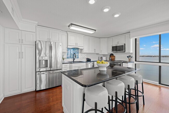 Building Photo - 3301 Bayshore Blvd