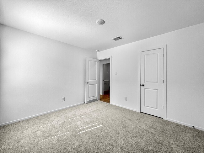 Building Photo - 6026 Starling Dr