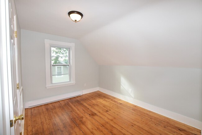 Building Photo - 111 Holt St