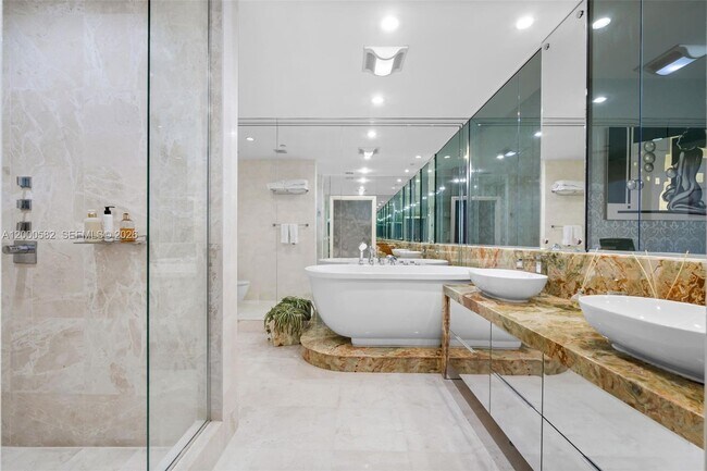 Building Photo - 17121 Collins Ave