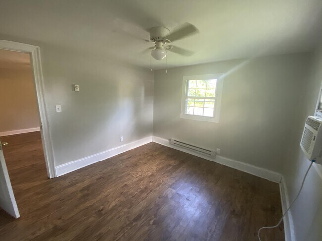 Building Photo - 2205 Russelldale Ave