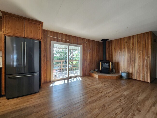 Building Photo - Penngrove Mobile Home on a Country Property