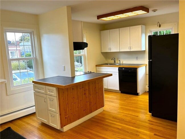 Building Photo - 44-44 Phillips St