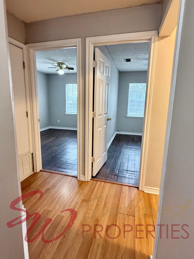 Building Photo - Charming 3 bedroom, 1 bath home