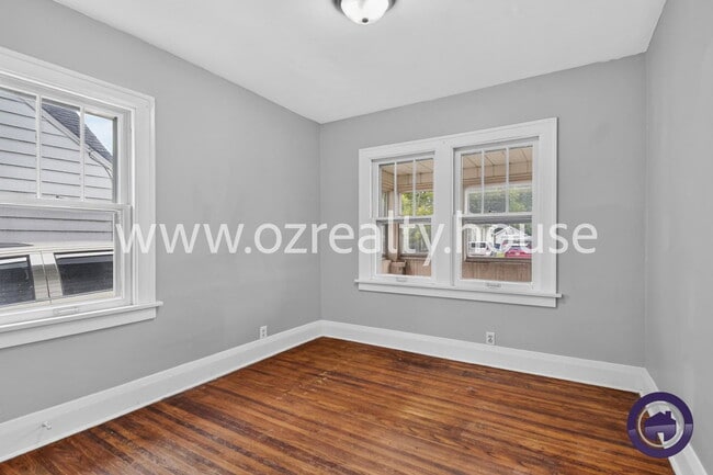Building Photo - 3644 Leybourn Ave