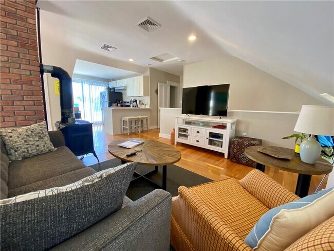 Building Photo - 30 Gould St