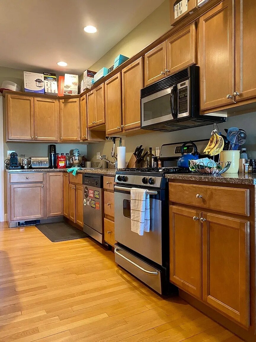 Building Photo - 33 Main St