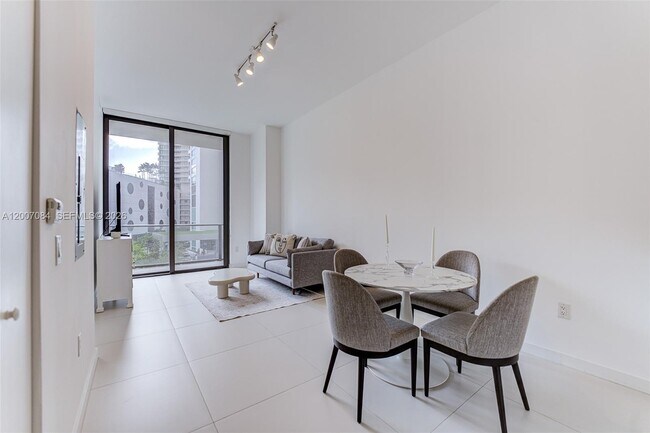 Building Photo - 501 NE 31st St