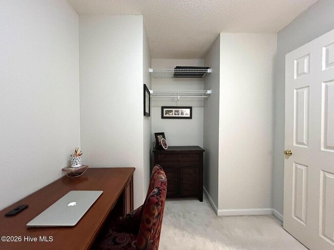 Building Photo - 100 Bridle Path Cir