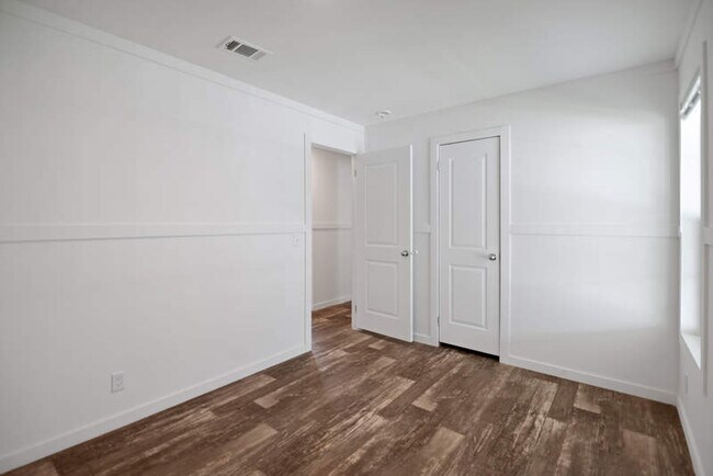 Building Photo - 1447 Whispering Pnes Lp