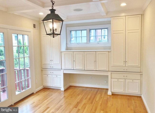 Building Photo - 5603 Chevy Chase Pkwy NW