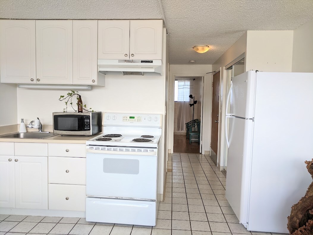 Building Photo - 2211 Ala Wai Blvd