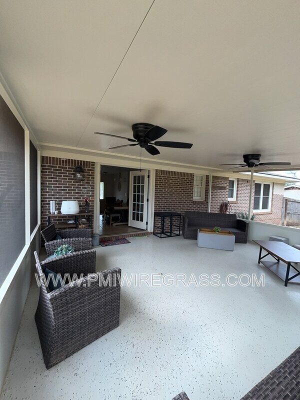 Building Photo - 202 Pondella Dr