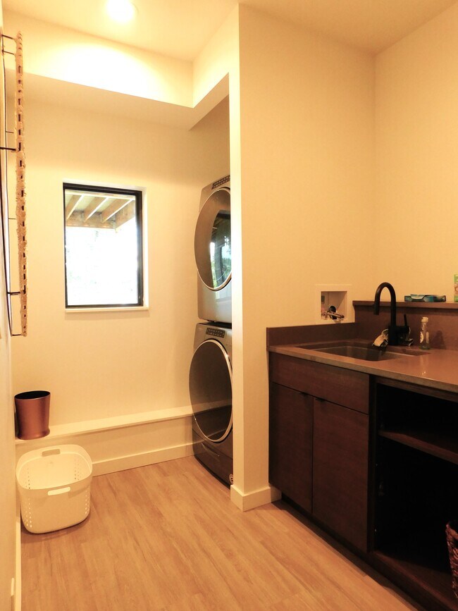 Building Photo - 55 Shady Pnes Ln